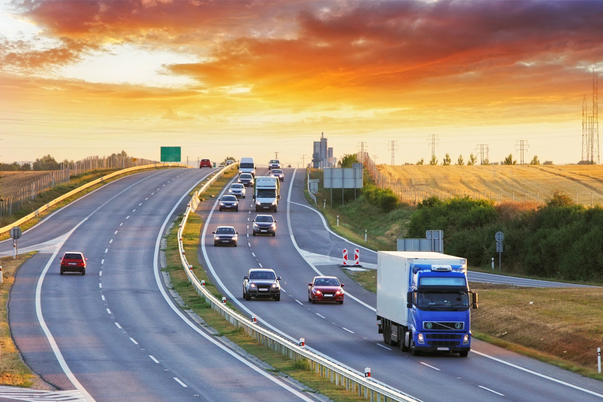 Profi Kfz Ortung - Mit dem GPS Tracker, die Fahrzeugortung für Transport und Logistik Unternehmen